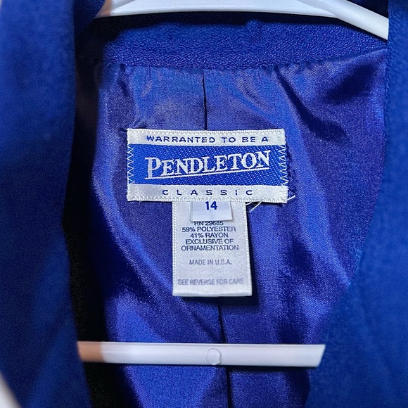 Pendleton Classic Jacket | Women’s Outer Wear | Timeless Elegance - Picture 6 of 6